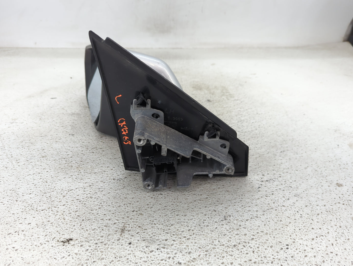 2018-2022 Chevrolet Equinox Driver Side View Mirror - Left Door Mirror OEM Used - Oemusedautoparts1.com