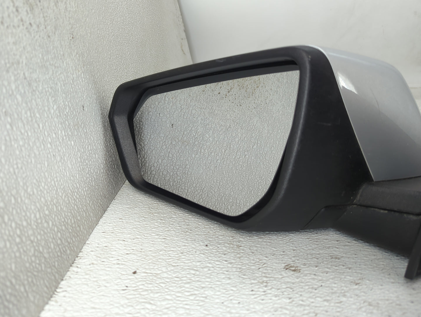2018-2022 Chevrolet Equinox Driver Side View Mirror - Left Door Mirror OEM Used - Oemusedautoparts1.com