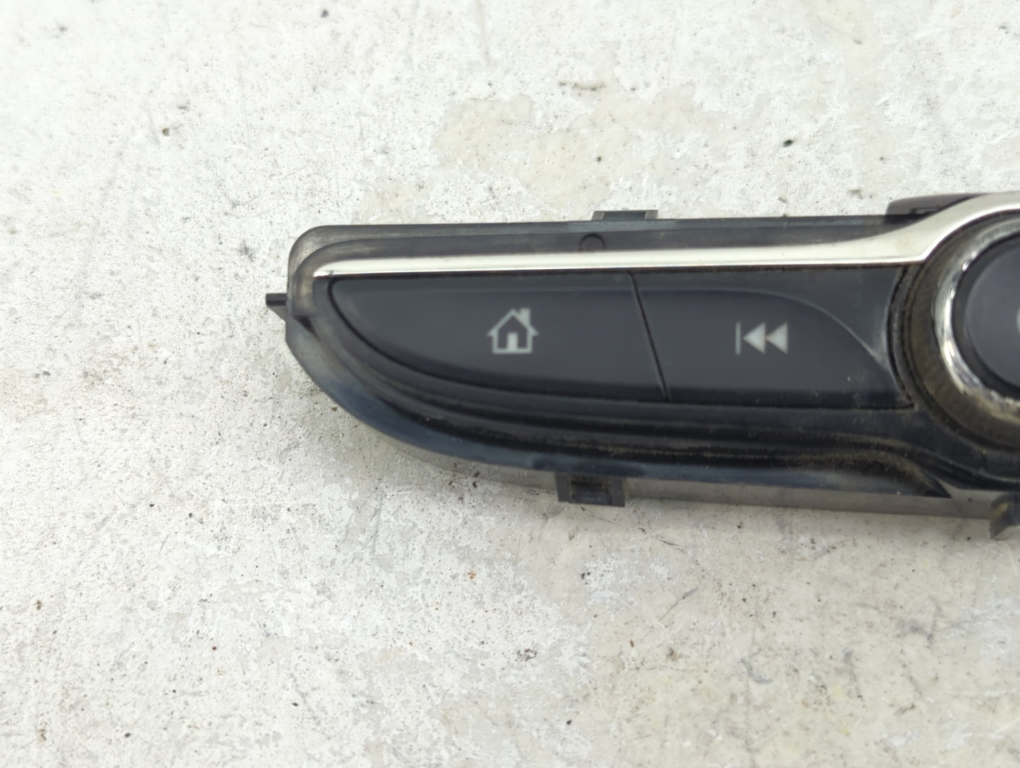 2018-2018 Chevrolet Equinox Radio Control Panel - Oemusedautoparts1.com