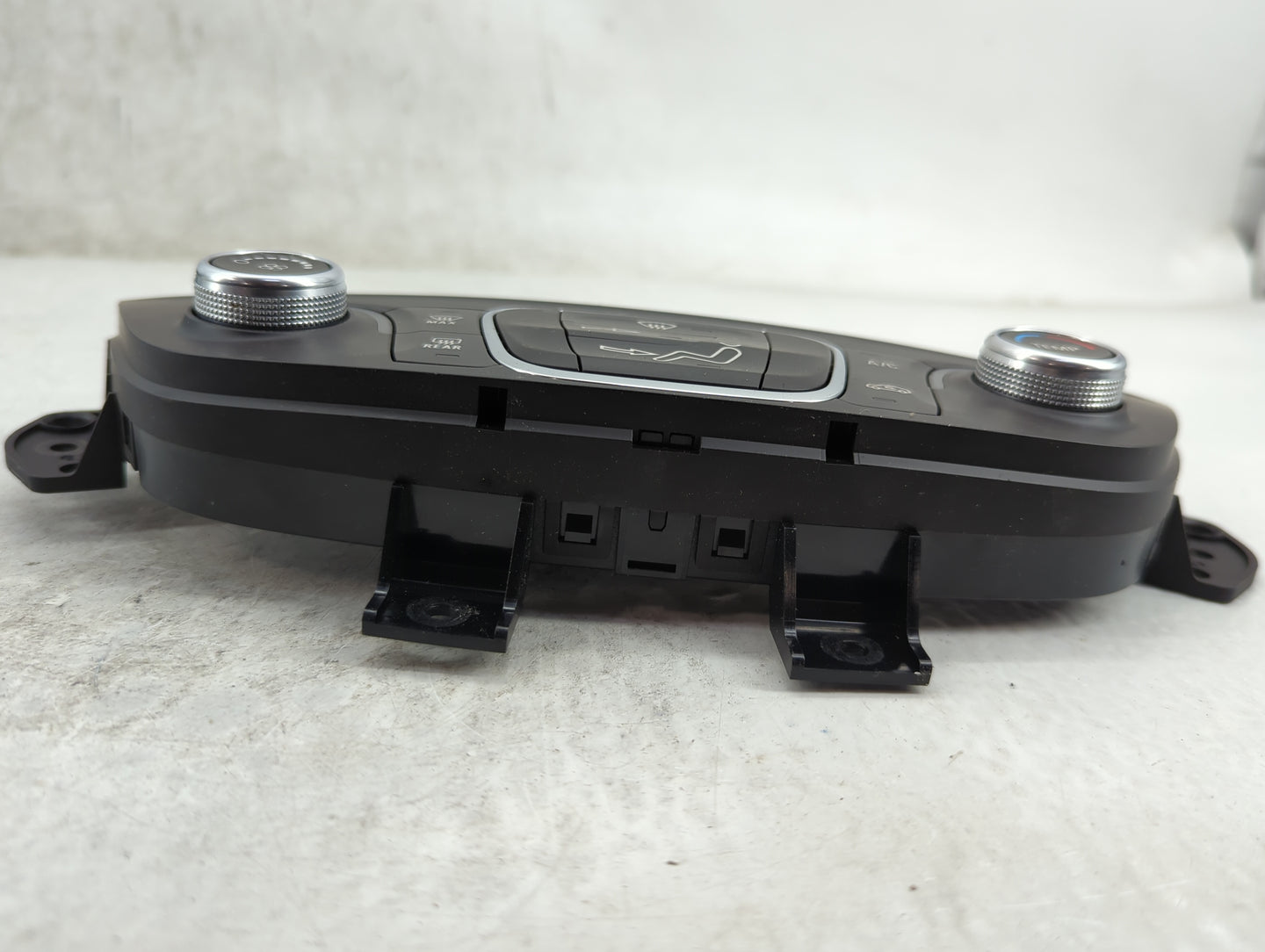 2018 Chevrolet Equinox Climate Control Module Temperature AC/Heater Replacement P/N:84175393 7370200000000X, 000235226 Fits 
