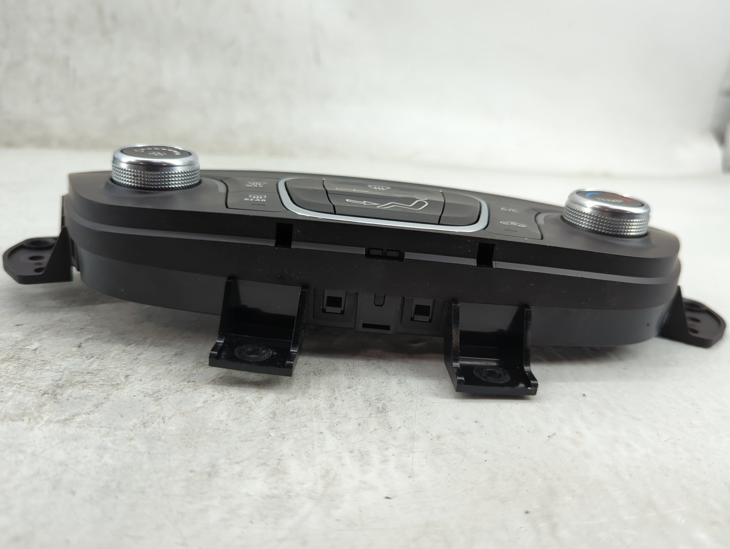 2018 Chevrolet Equinox Climate Control Module Temperature AC/Heater Replacement P/N:84175393 7370200000000X, 000235226 Fits 