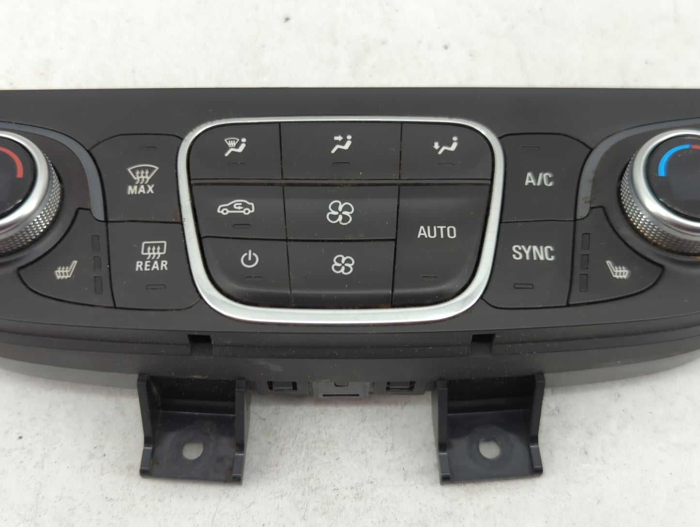 2018 Chevrolet Equinox Climate Control Module Temperature AC/Heater Replacement P/N:84175394 Fits OEM Used Auto Parts - Oemu