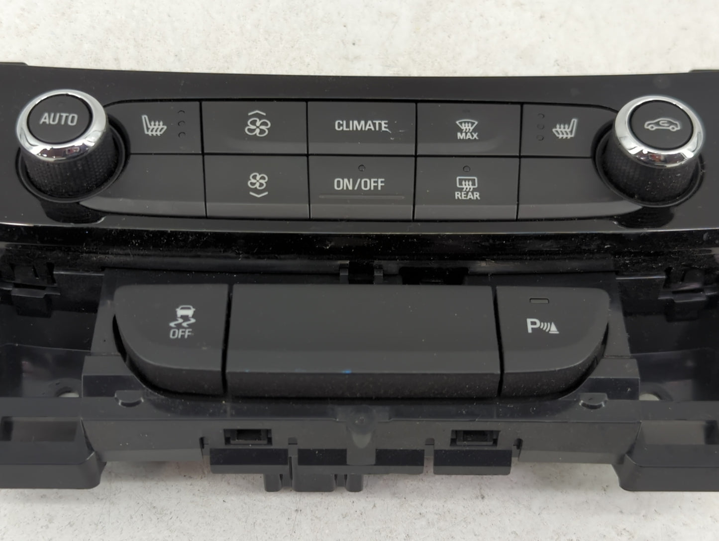 2018 Chevrolet Equinox Climate Control Module Temperature AC/Heater Replacement P/N:84315982 7370200000000X Fits OEM Used Au