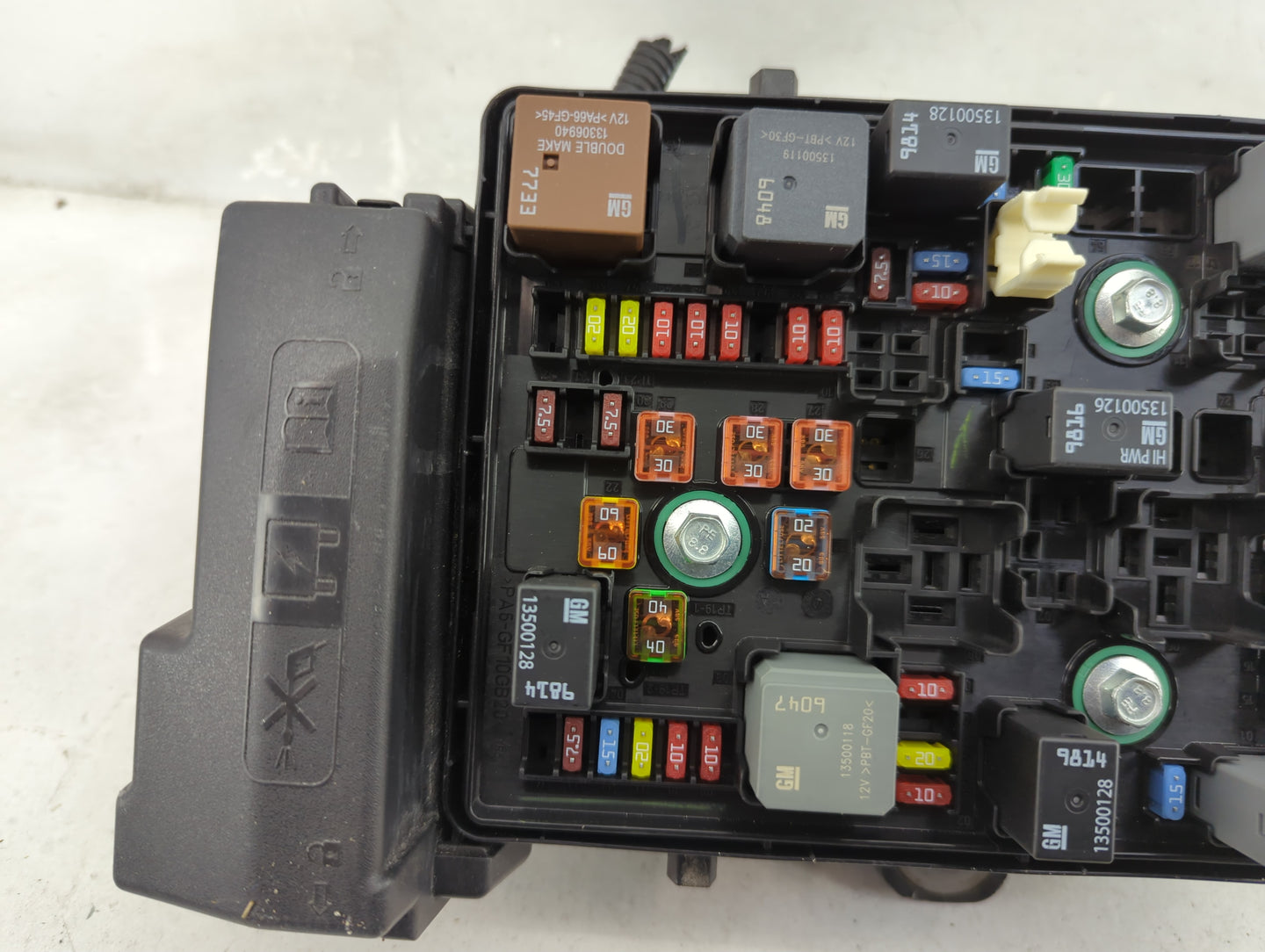 2018-2022 Chevrolet Equinox Fusebox Fuse Box Panel Relay Module P/N:23246682 86398000000000U Fits Fits 2018 2019 2020 2021 2