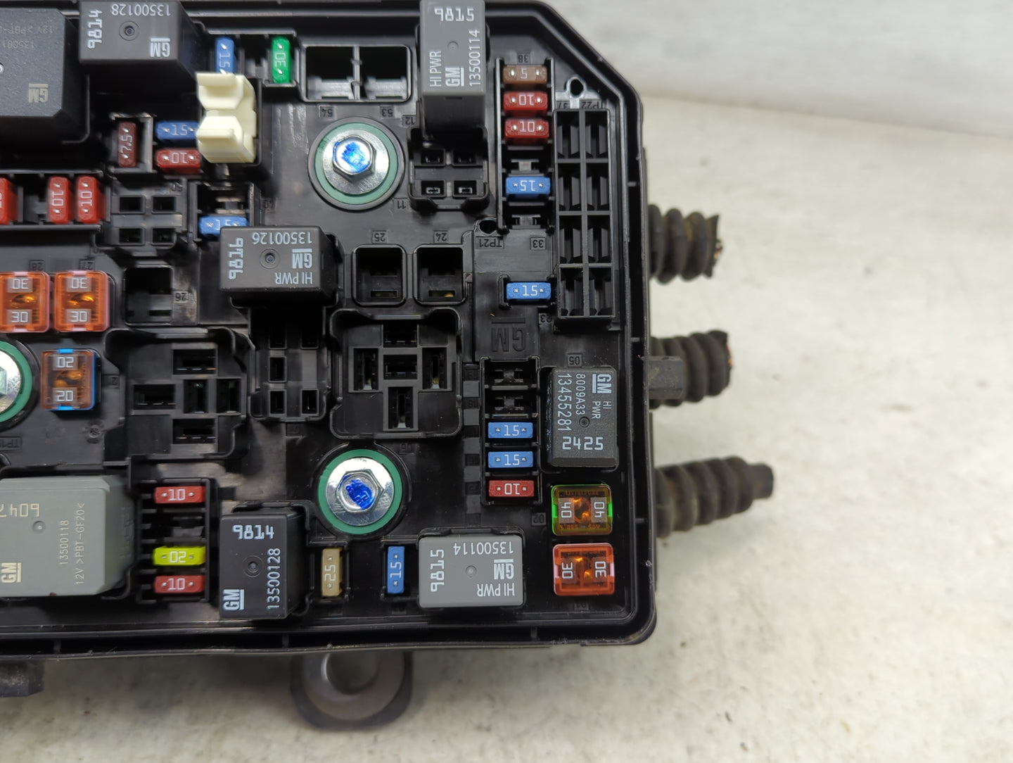 2018-2022 Chevrolet Equinox Fusebox Fuse Box Panel Relay Module P/N:23246682 86398000000000U Fits Fits 2018 2019 2020 2021 2