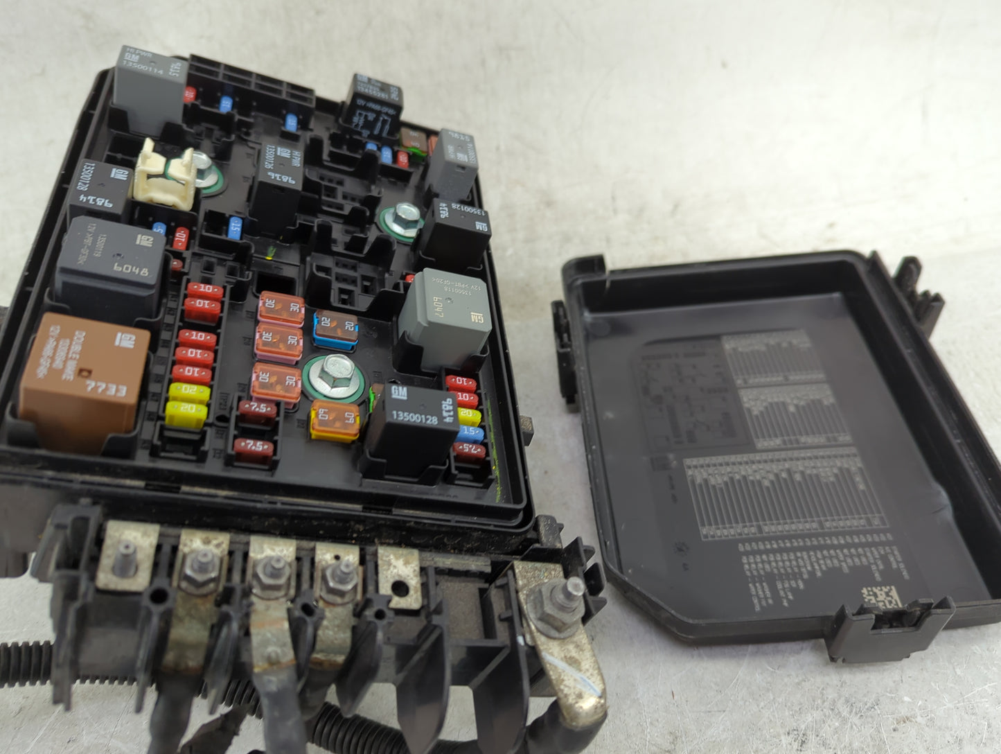 2018-2022 Chevrolet Equinox Fusebox Fuse Box Panel Relay Module P/N:23246682 Fits Fits 2018 2019 2020 2021 2022 OEM Used Aut