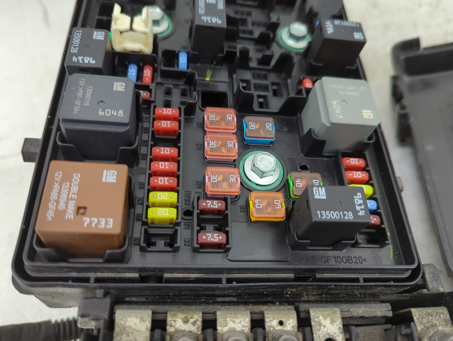 2018-2022 Chevrolet Equinox Fusebox Fuse Box Panel Relay Module P/N:23246682 Fits Fits 2018 2019 2020 2021 2022 OEM Used Aut