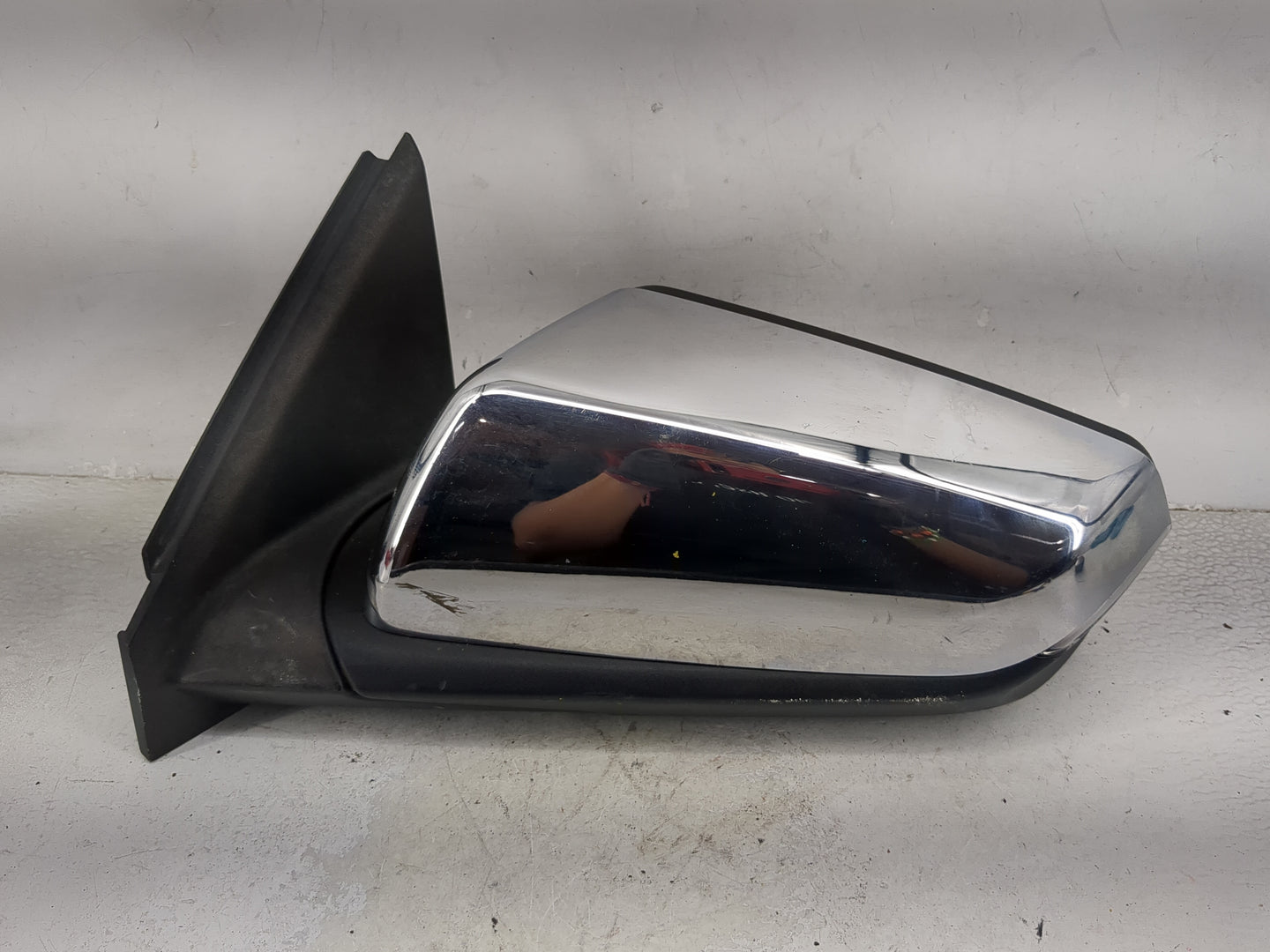 2018-2022 Chevrolet Equinox Driver Side View Mirror - Left Door Mirror OEM Used - Oemusedautoparts1.com