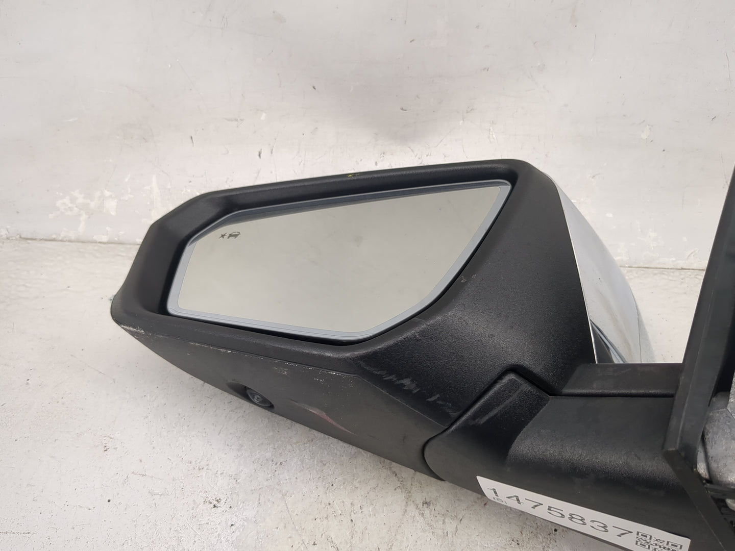 2018-2022 Chevrolet Equinox Driver Side View Mirror - Left Door Mirror OEM Used - Oemusedautoparts1.com