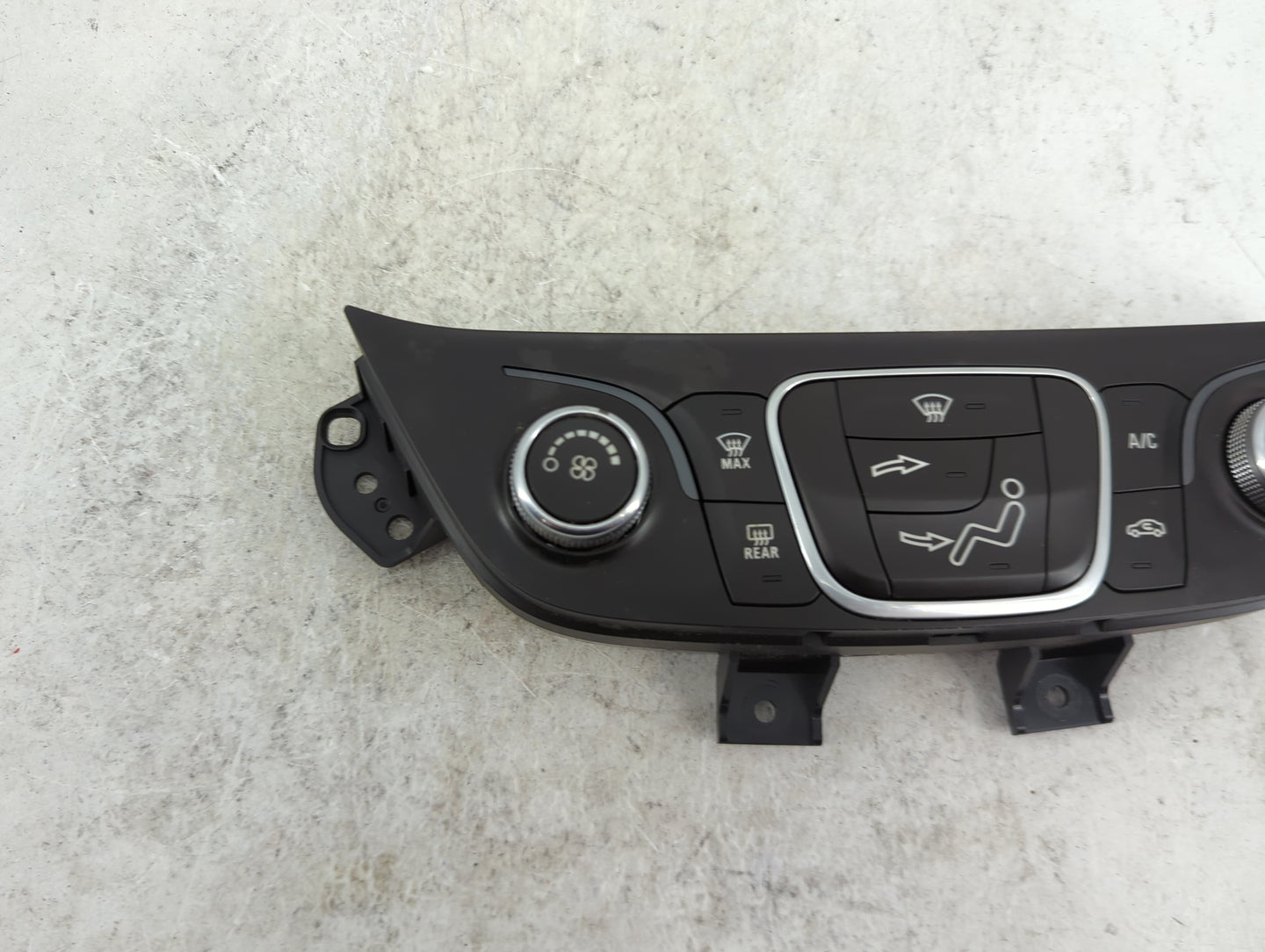 2018 Chevrolet Equinox Climate Control Module Temperature AC/Heater Replacement P/N:84175393 7370200000000X, 000235226 Fits 