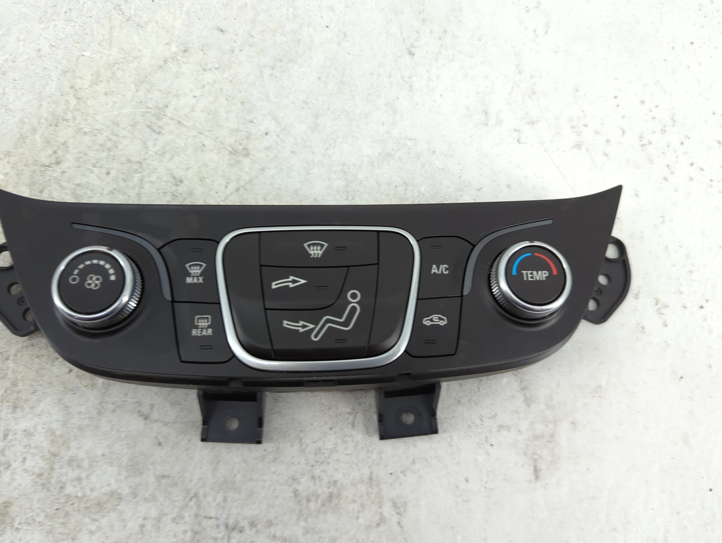 2018 Chevrolet Equinox Climate Control Module Temperature AC/Heater Replacement P/N:84175393 7370200000000X, 000235226 Fits 