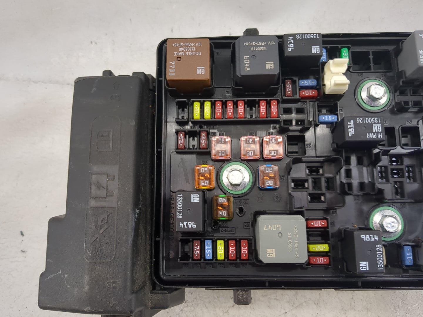 2018-2022 Chevrolet Equinox Fusebox Fuse Box Panel Relay Module P/N:23246682 8639800000000U Fits Fits 2018 2019 2020 2021 20