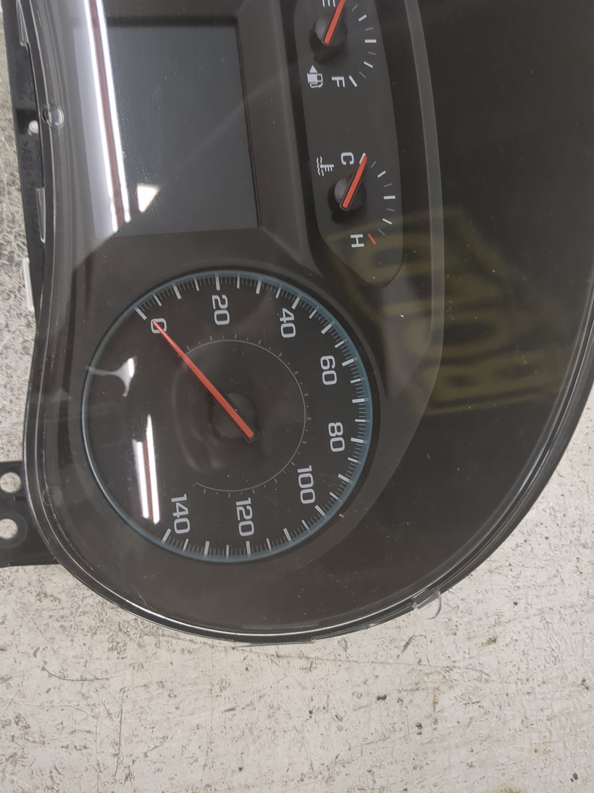 2018 Chevrolet Equinox Instrument Cluster Speedometer Gauges P/N:84240633 9117287A06330931 Miles: Fits OEM Used Auto Parts -