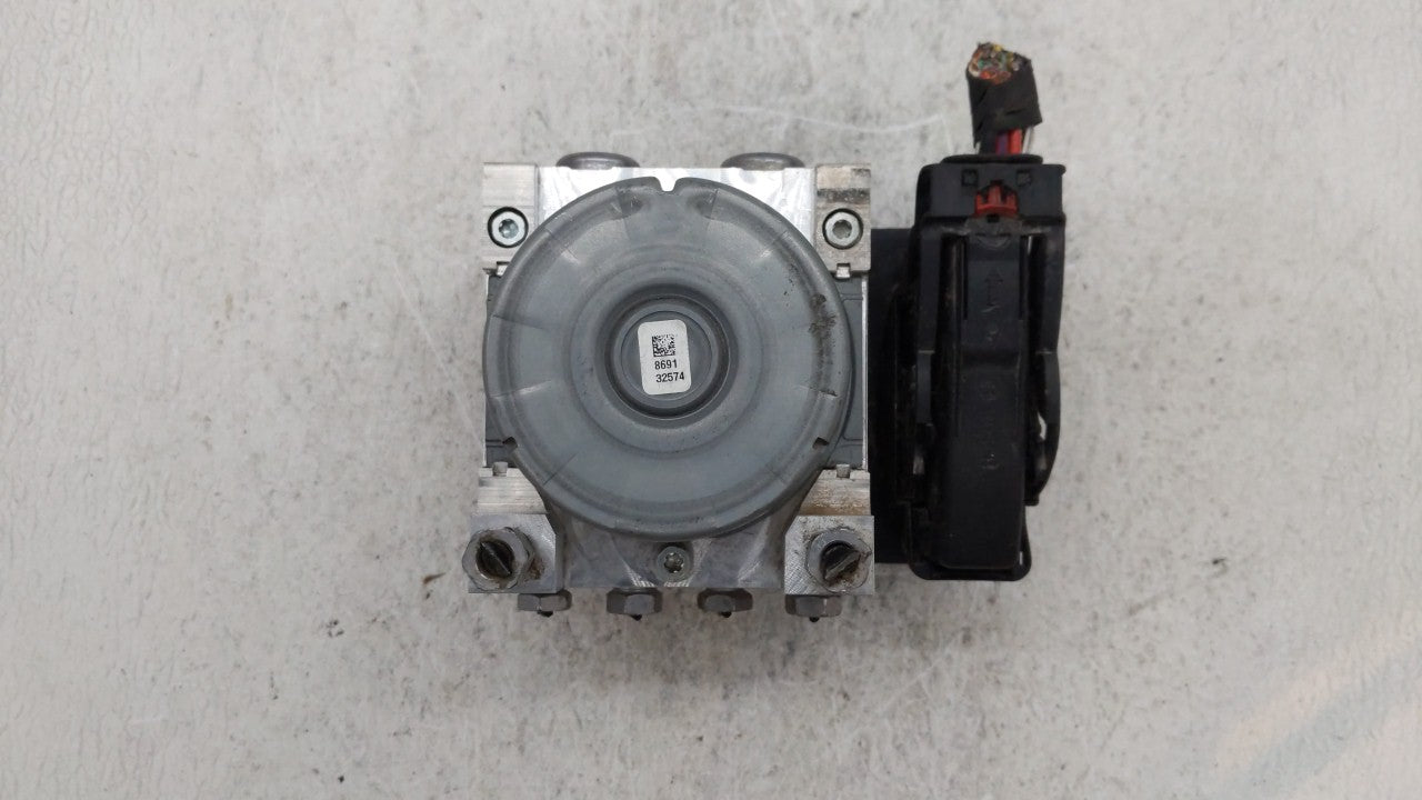 2018-2019 Chevrolet Equinox ABS Pump Control Module Replacement P/N:84342052 84342055 Fits Fits 2018 2019 OEM Used Auto Part