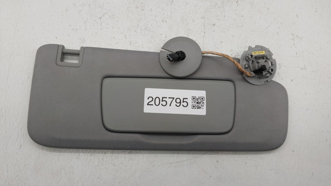 2018-2019 Chevrolet Equinox Sun Visor Shade Replacement Passenger Right Mirror Fits Fits 2018 2019 OEM Used Auto Parts - Oem