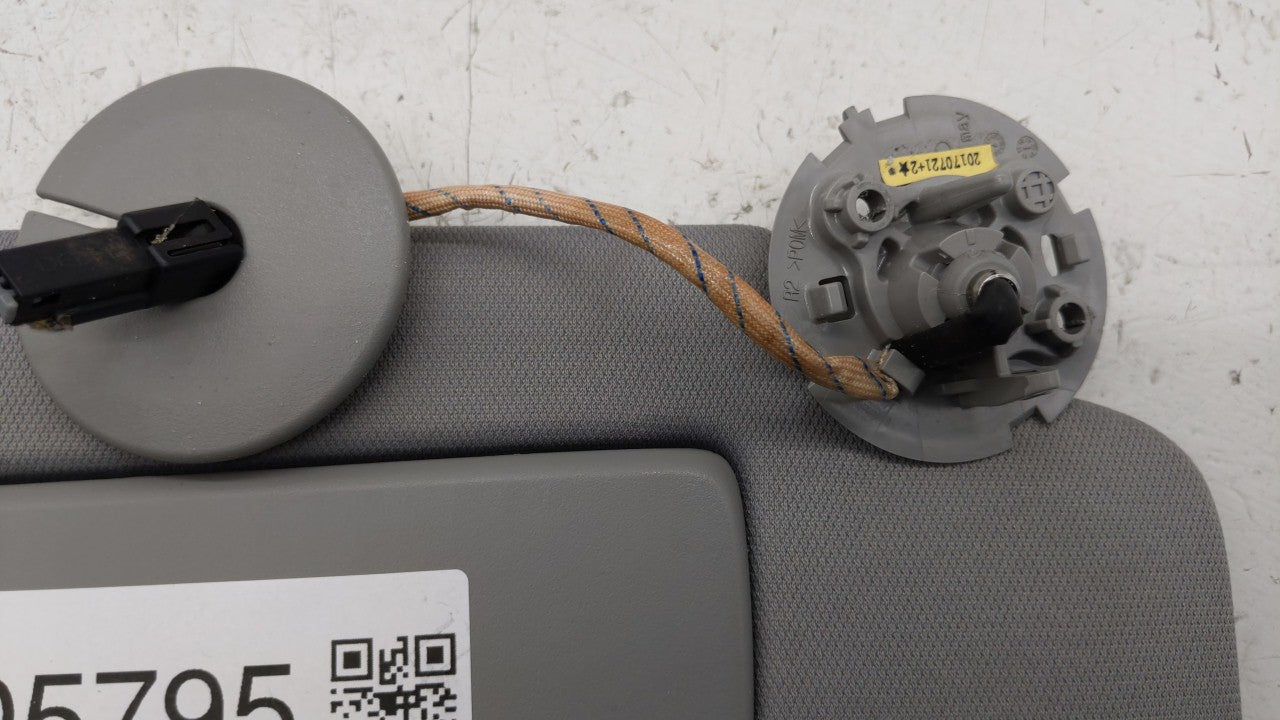 2018-2019 Chevrolet Equinox Sun Visor Shade Replacement Passenger Right Mirror Fits Fits 2018 2019 OEM Used Auto Parts - Oem