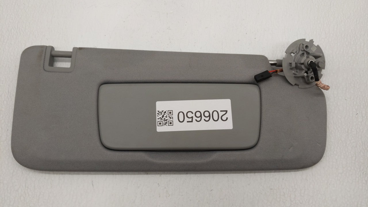 2018-2019 Chevrolet Equinox Sun Visor Shade Replacement Passenger Right Mirror Fits Fits 2018 2019 OEM Used Auto Parts - Oem