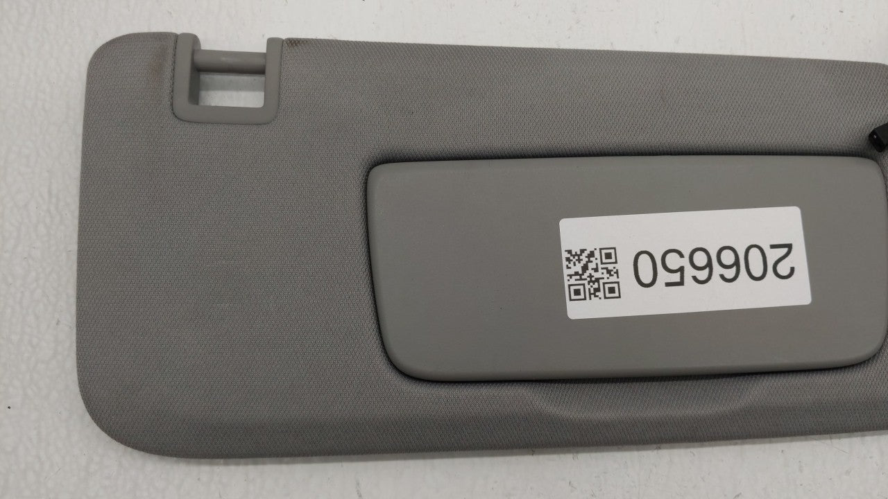 2018-2019 Chevrolet Equinox Sun Visor Shade Replacement Passenger Right Mirror Fits Fits 2018 2019 OEM Used Auto Parts - Oem