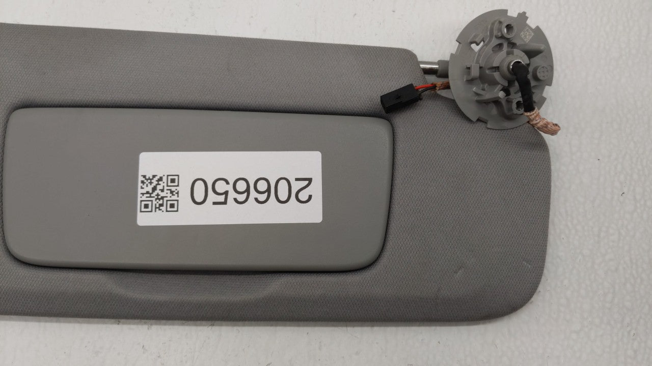 2018-2019 Chevrolet Equinox Sun Visor Shade Replacement Passenger Right Mirror Fits Fits 2018 2019 OEM Used Auto Parts - Oem