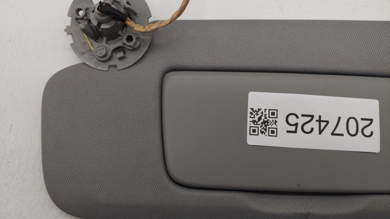 2018-2019 Chevrolet Equinox Sun Visor Shade Replacement Driver Left Mirror Fits Fits 2018 2019 OEM Used Auto Parts - Oemused