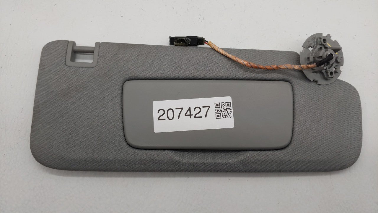 2018-2019 Chevrolet Equinox Sun Visor Shade Replacement Passenger Right Mirror Fits Fits 2018 2019 OEM Used Auto Parts - Oem
