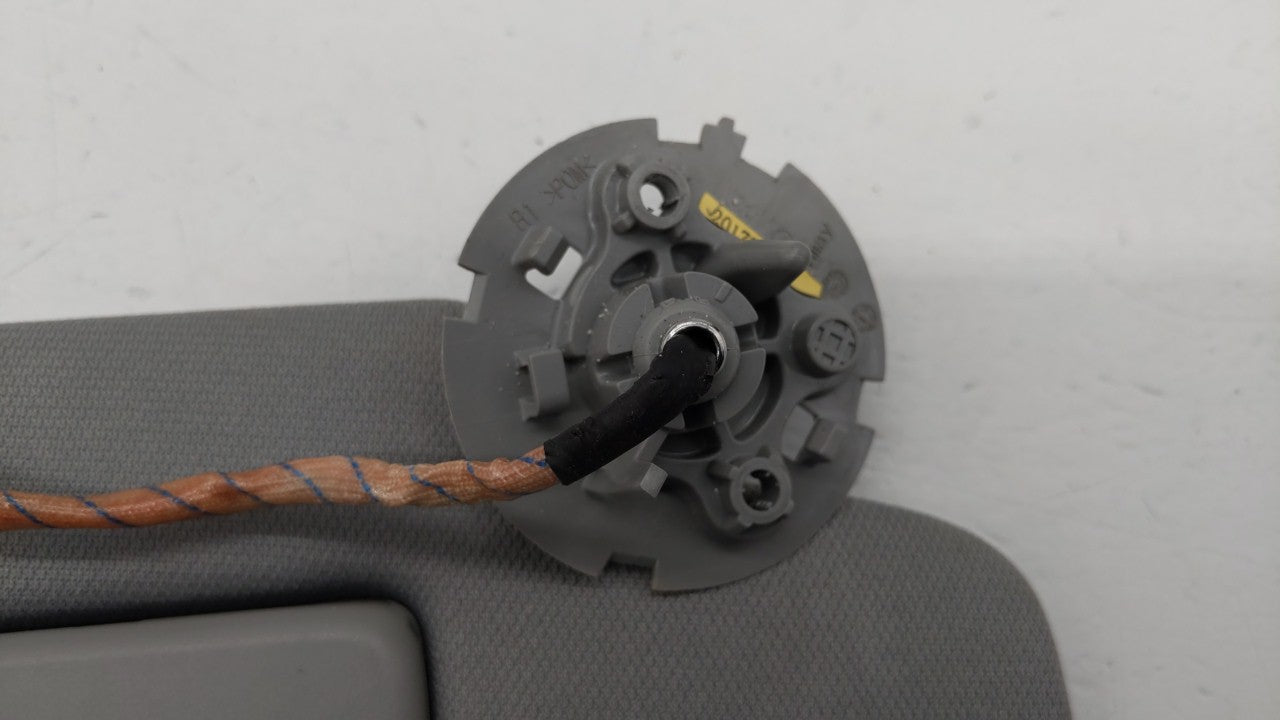 2018-2019 Chevrolet Equinox Sun Visor Shade Replacement Passenger Right Mirror Fits Fits 2018 2019 OEM Used Auto Parts - Oem