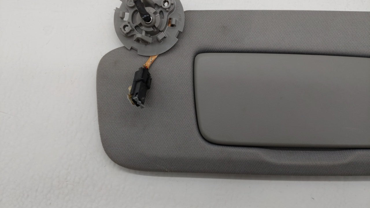2018-2019 Chevrolet Equinox Sun Visor Shade Replacement Driver Left Mirror Fits Fits 2018 2019 OEM Used Auto Parts - Oemused