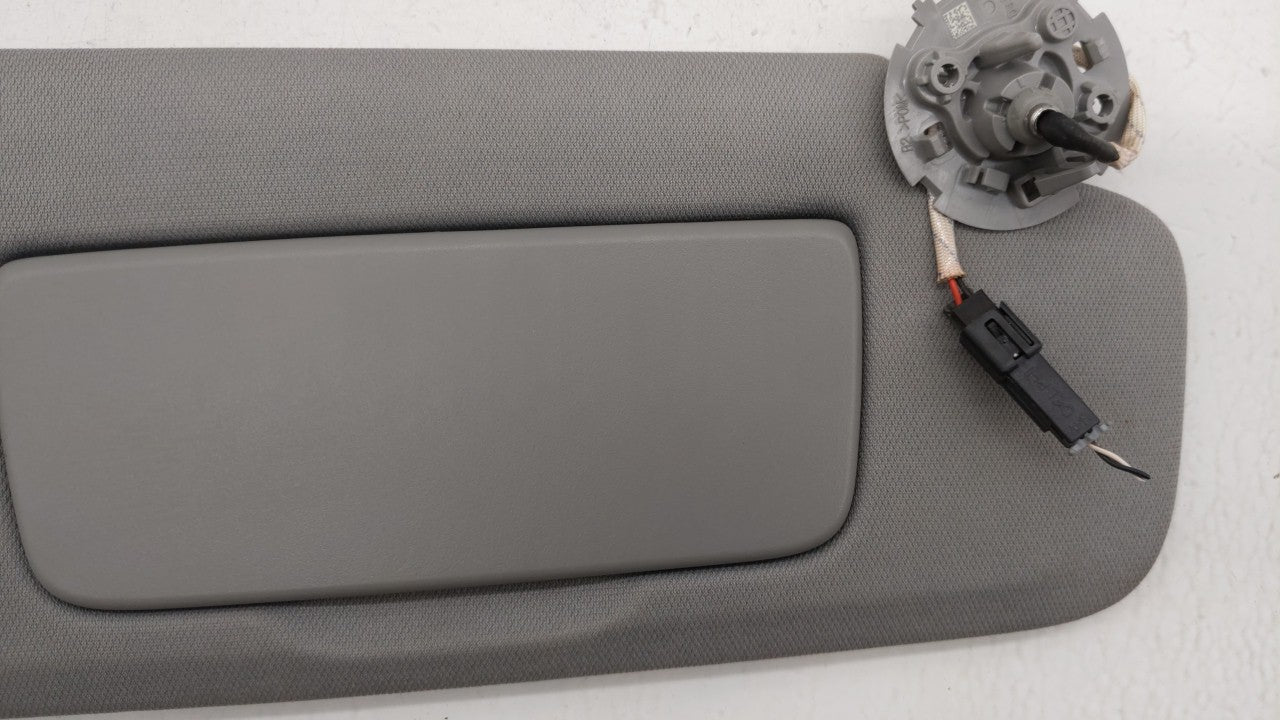 2018-2019 Chevrolet Equinox Sun Visor Shade Replacement Passenger Right Mirror Fits Fits 2018 2019 OEM Used Auto Parts - Oem