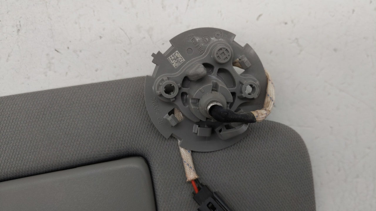 2018-2019 Chevrolet Equinox Sun Visor Shade Replacement Passenger Right Mirror Fits Fits 2018 2019 OEM Used Auto Parts - Oem