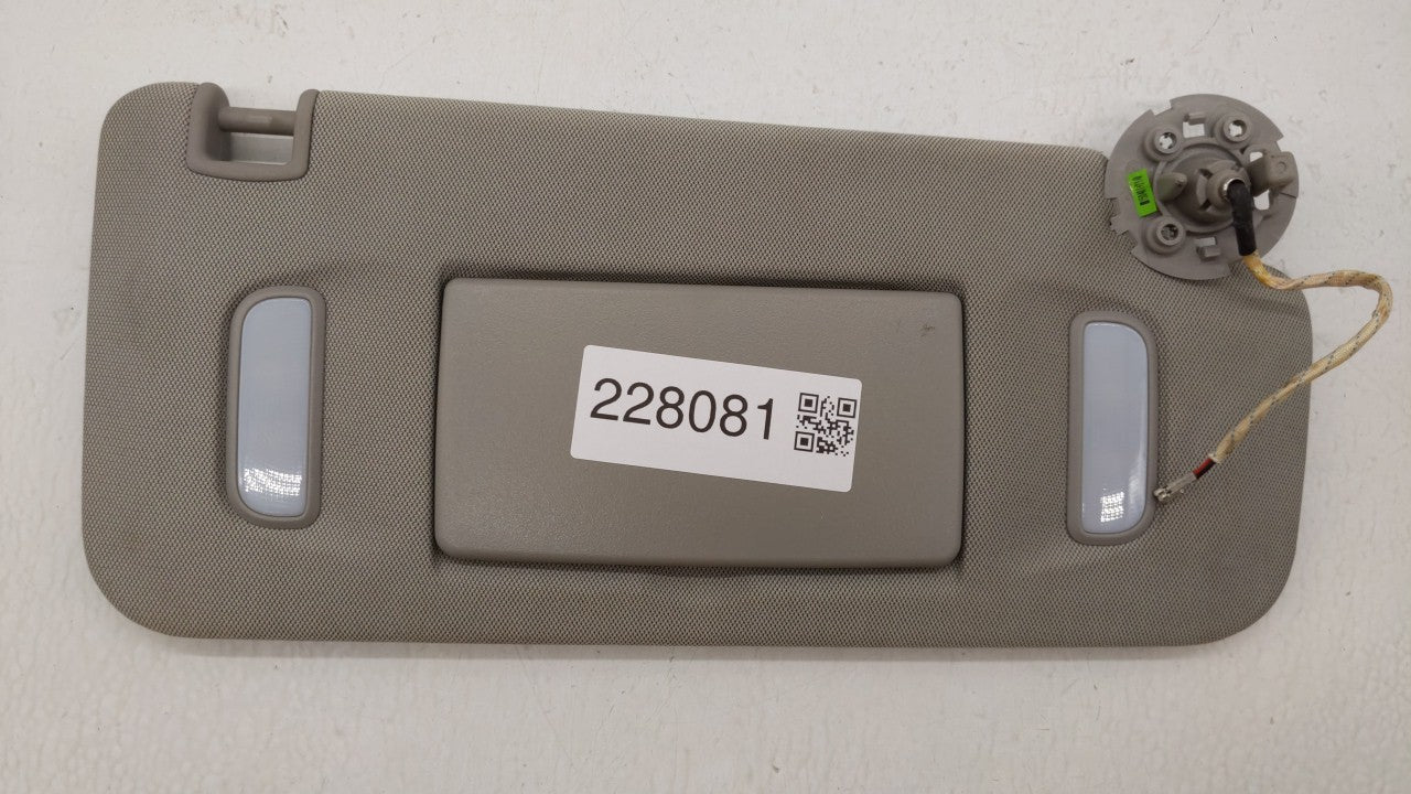 2018-2019 Chevrolet Equinox Sun Visor Shade Replacement Passenger Right Mirror Fits Fits 2018 2019 OEM Used Auto Parts - Oem