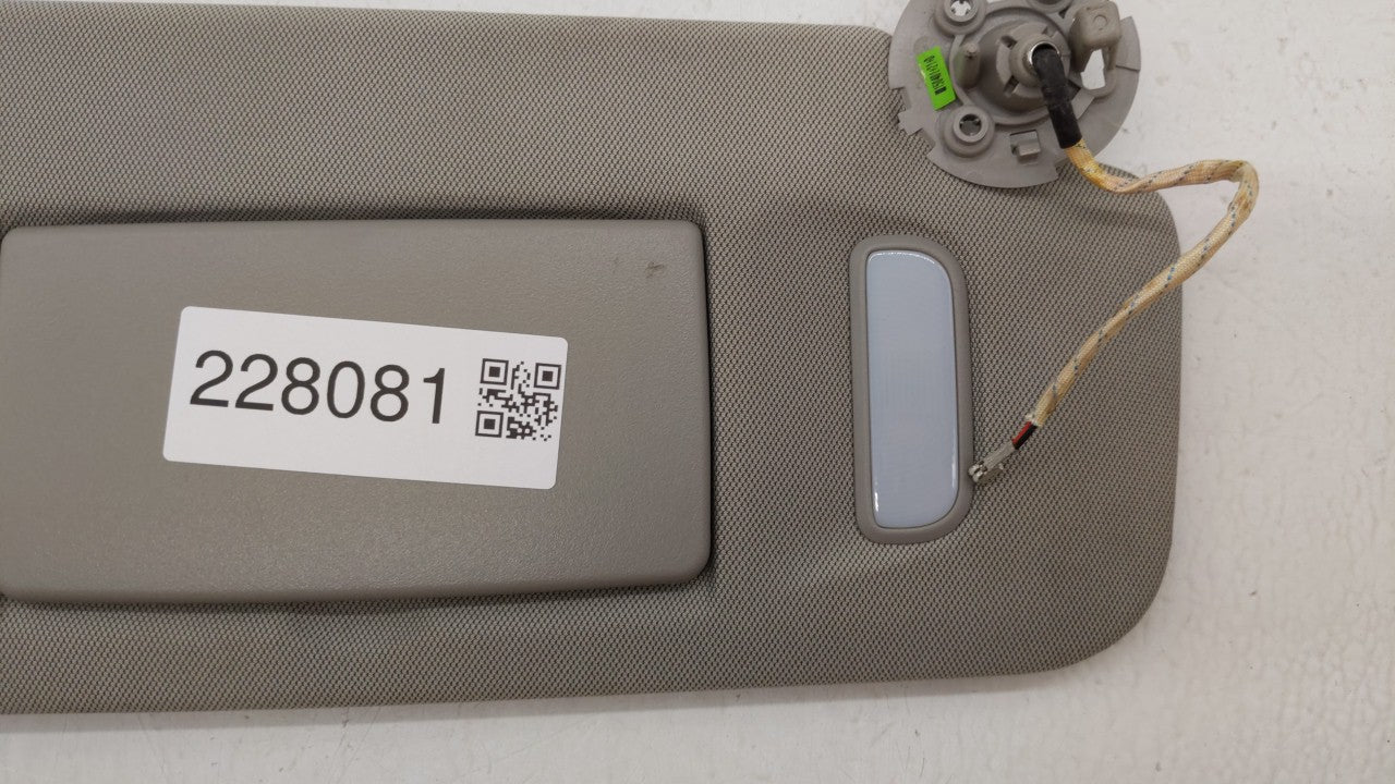 2018-2019 Chevrolet Equinox Sun Visor Shade Replacement Passenger Right Mirror Fits Fits 2018 2019 OEM Used Auto Parts - Oem