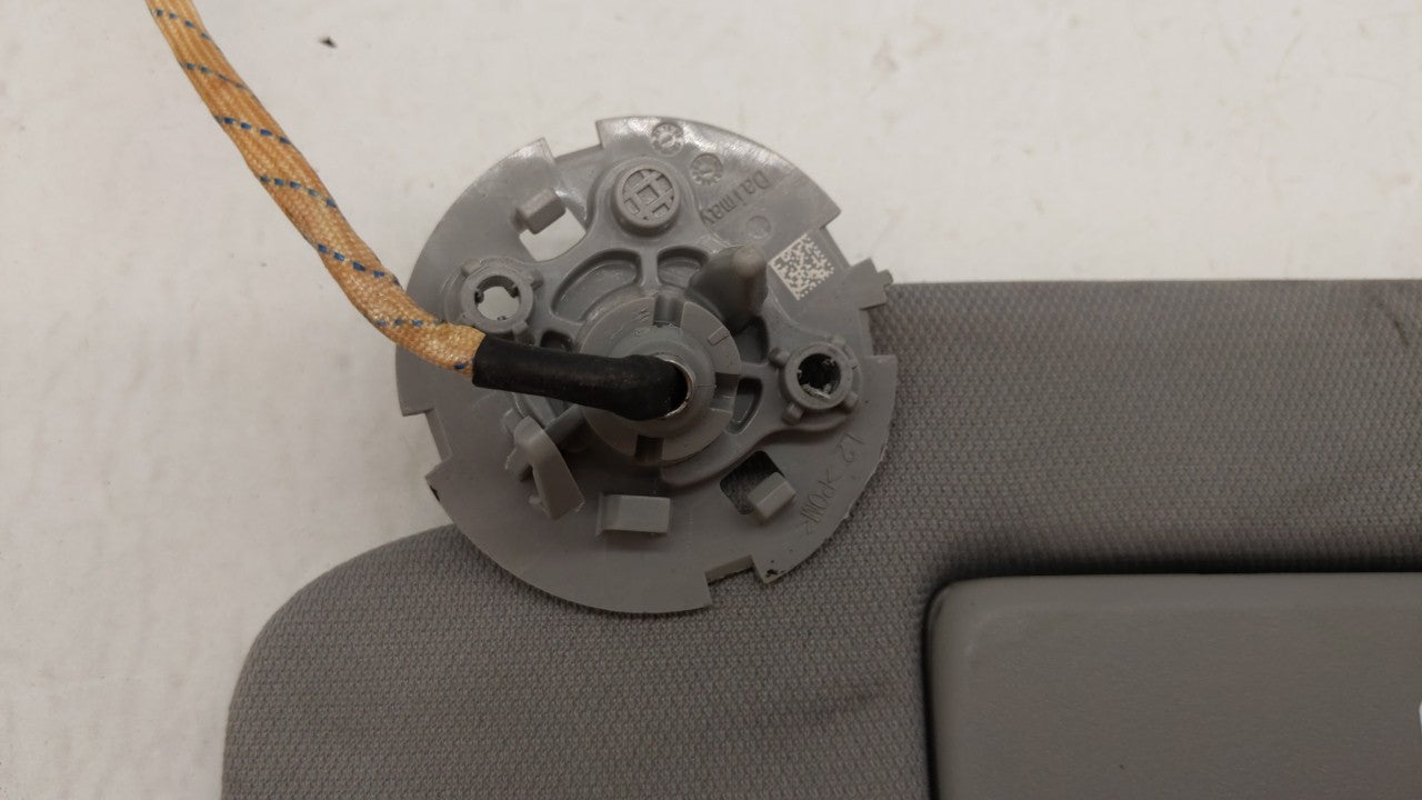 2018-2019 Chevrolet Equinox Sun Visor Shade Replacement Driver Left Mirror Fits Fits 2018 2019 OEM Used Auto Parts - Oemused