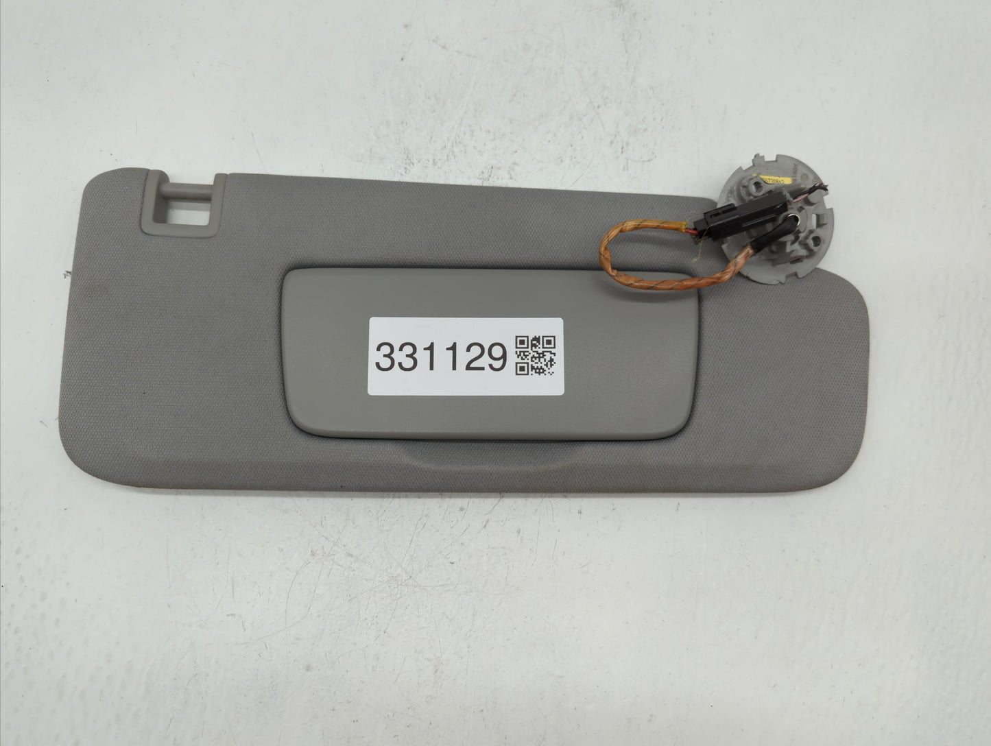 2018-2019 Chevrolet Equinox Sun Visor Shade Replacement Passenger Right Mirror Fits Fits 2018 2019 OEM Used Auto Parts - Oem