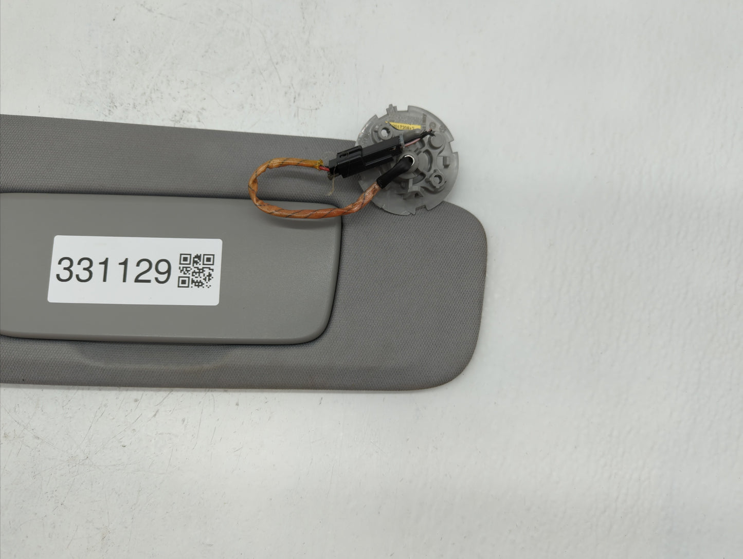 2018-2019 Chevrolet Equinox Sun Visor Shade Replacement Passenger Right Mirror Fits Fits 2018 2019 OEM Used Auto Parts - Oem