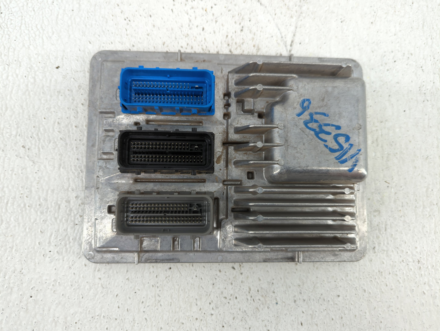 2018-2019 Chevrolet Equinox PCM Engine Control Computer ECU ECM PCU OEM P/N:12688973 12697837, 12687328 Fits Fits 2017 2018 