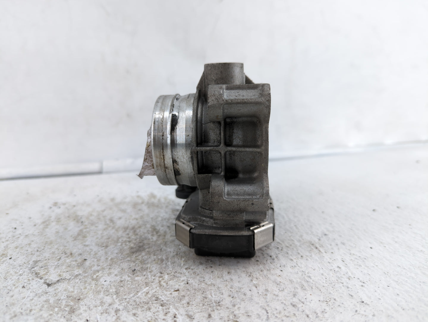 2018-2019 Chevrolet Equinox Throttle Body P/N:12671379AA Fits Fits 2016 2017 2018 2019 OEM Used Auto Parts - Oemusedautopart