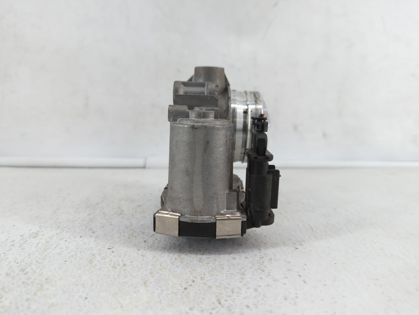 2018-2019 Chevrolet Equinox Throttle Body P/N:12671379AA Fits Fits 2016 2017 2018 2019 OEM Used Auto Parts - Oemusedautopart
