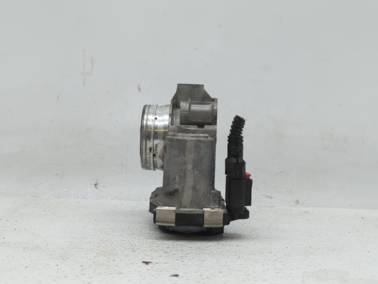 2018-2019 Chevrolet Equinox Throttle Body P/N:55496779AA 55498779AA Fits Fits 2017 2018 2019 OEM Used Auto Parts - Oemusedau