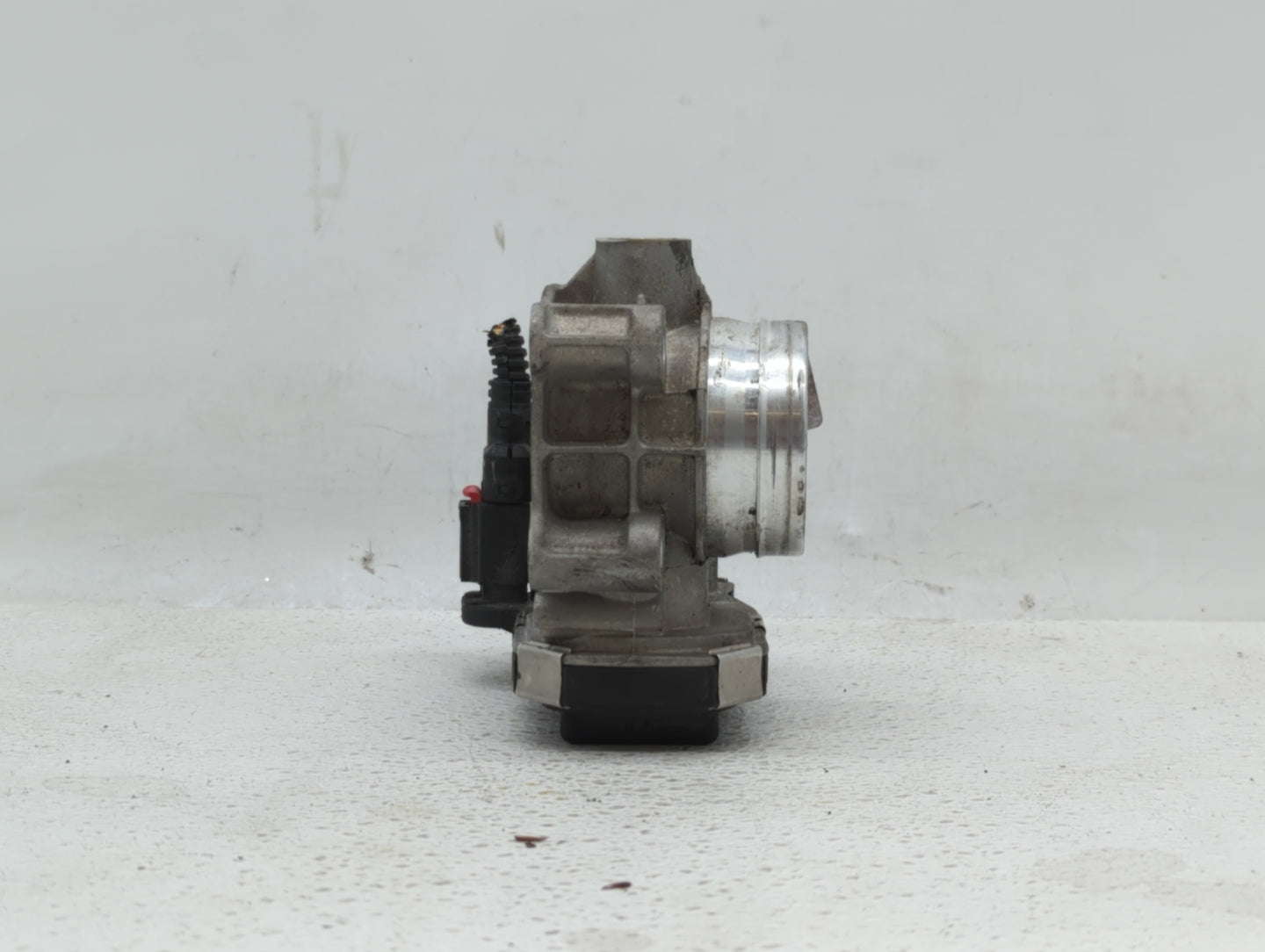 2018-2019 Chevrolet Equinox Throttle Body P/N:55496779AA 55498779AA Fits Fits 2017 2018 2019 OEM Used Auto Parts - Oemusedau