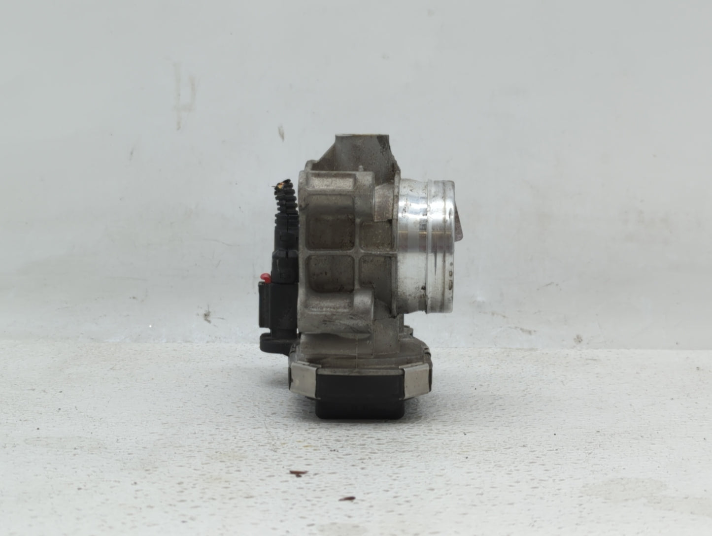 2018-2019 Chevrolet Equinox Throttle Body P/N:55496779AA 55498779AA Fits Fits 2017 2018 2019 OEM Used Auto Parts - Oemusedau