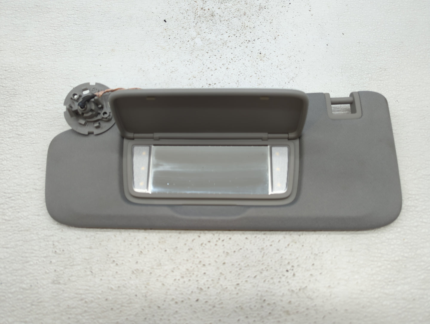 2018-2019 Chevrolet Equinox Sun Visor Shade Replacement Driver Left Mirror Fits Fits 2018 2019 OEM Used Auto Parts - Oemused