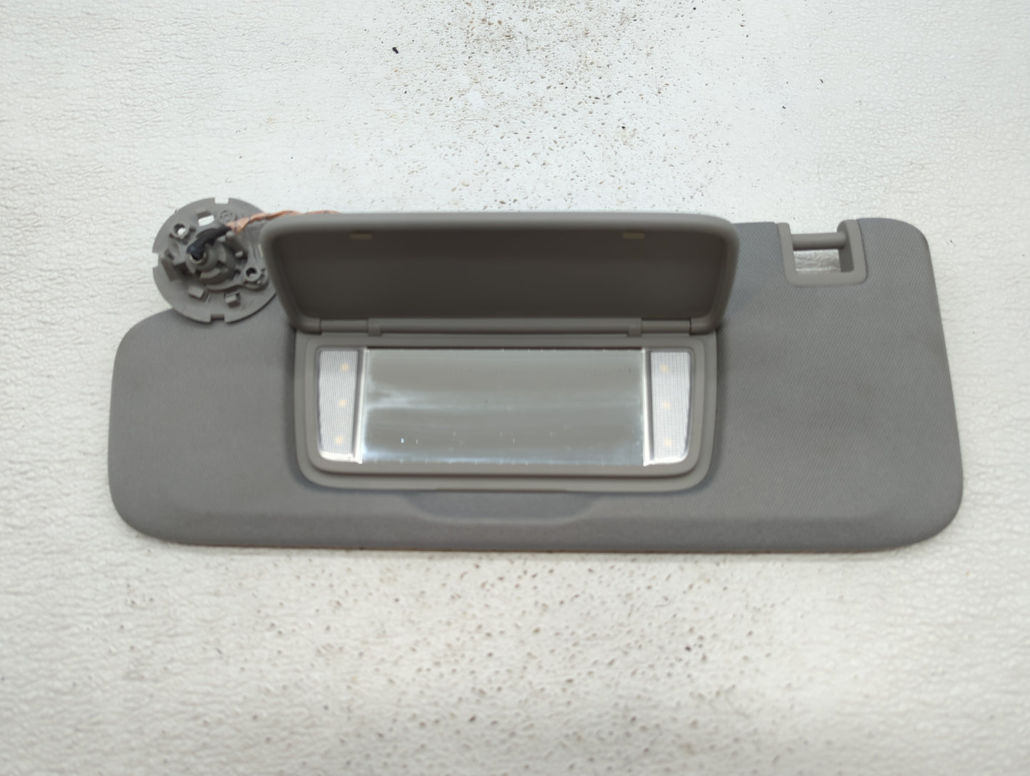 2018-2019 Chevrolet Equinox Sun Visor Shade Replacement Driver Left Mirror Fits Fits 2018 2019 OEM Used Auto Parts - Oemused