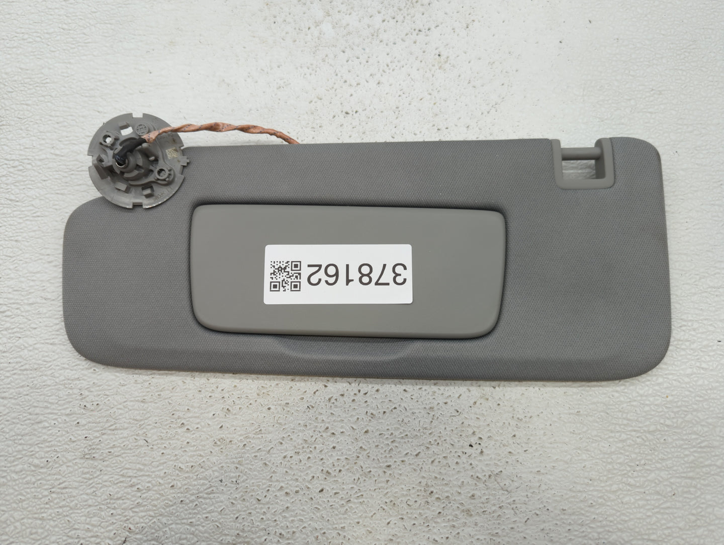 2018-2019 Chevrolet Equinox Sun Visor Shade Replacement Driver Left Mirror Fits Fits 2018 2019 OEM Used Auto Parts - Oemused