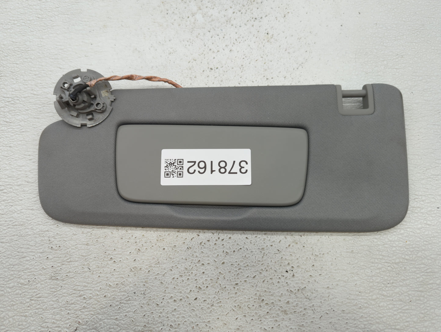 2018-2019 Chevrolet Equinox Sun Visor Shade Replacement Driver Left Mirror Fits Fits 2018 2019 OEM Used Auto Parts - Oemused