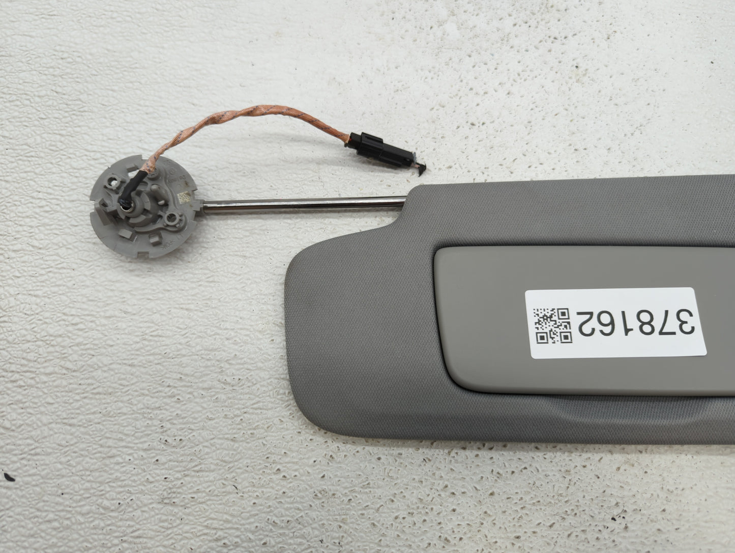 2018-2019 Chevrolet Equinox Sun Visor Shade Replacement Driver Left Mirror Fits Fits 2018 2019 OEM Used Auto Parts - Oemused