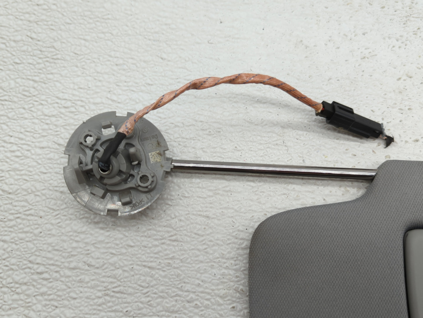 2018-2019 Chevrolet Equinox Sun Visor Shade Replacement Driver Left Mirror Fits Fits 2018 2019 OEM Used Auto Parts - Oemused