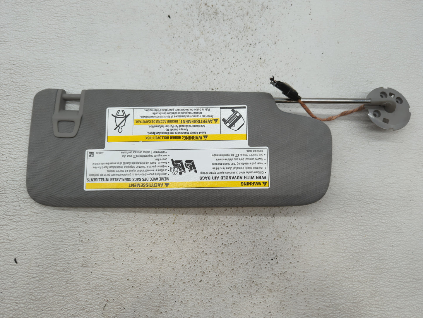 2018-2019 Chevrolet Equinox Sun Visor Shade Replacement Driver Left Mirror Fits Fits 2018 2019 OEM Used Auto Parts - Oemused