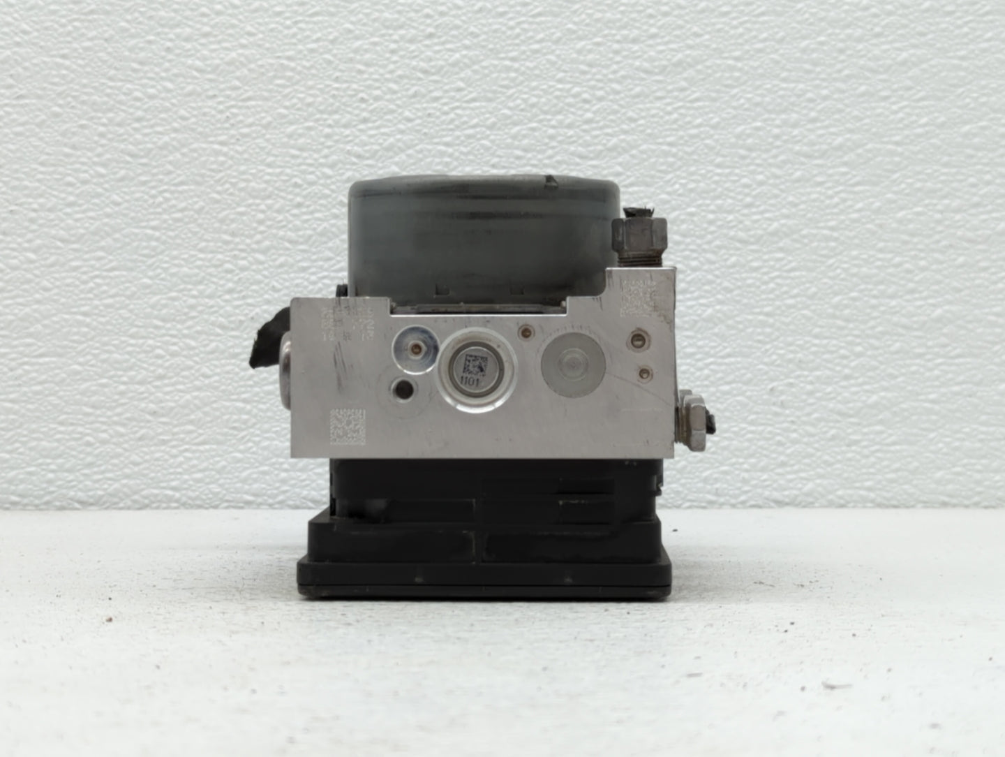 2018-2019 Chevrolet Equinox ABS Pump Control Module Replacement P/N:84414759 84254908 Fits Fits 2018 2019 OEM Used Auto Part
