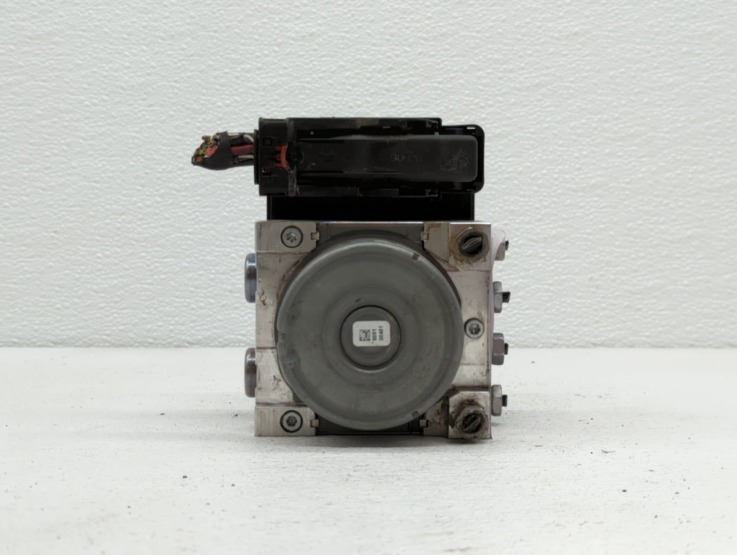 2018-2019 Chevrolet Equinox ABS Pump Control Module Replacement P/N:84414759 84254908 Fits Fits 2018 2019 OEM Used Auto Part