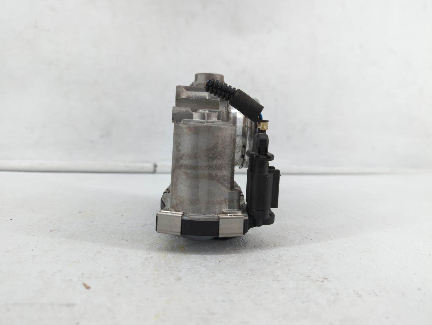 2018-2019 Chevrolet Equinox Throttle Body P/N:12671379AA Fits Fits 2016 2017 2018 2019 OEM Used Auto Parts - Oemusedautopart